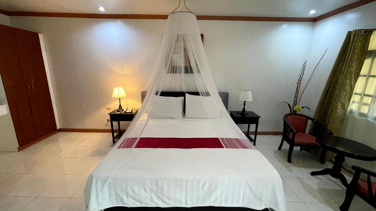 Resort Anda White