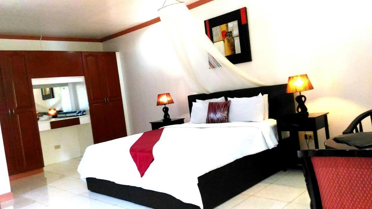 Resort Anda White